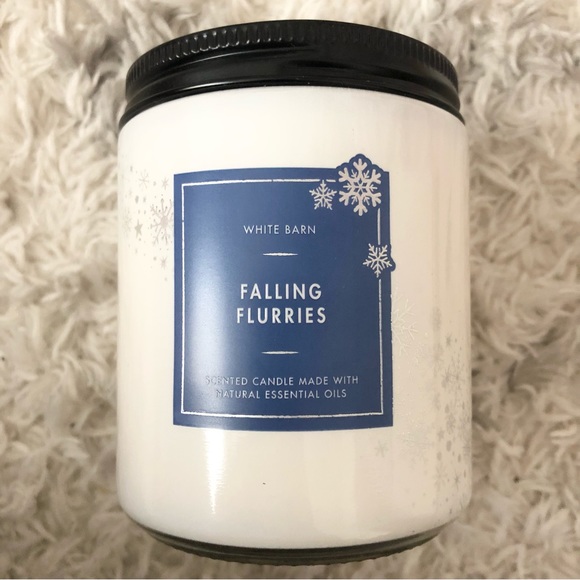 Bath & Body Works FALLING FLURRIES SINGLE WICK CANDLE 7 oz / 198 g - Picture 2 of 3